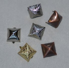 Splint stumpfe Viereckpyramide 7mm, mit 2 Splintspitzen 4mm Länge. platin-dessigniert